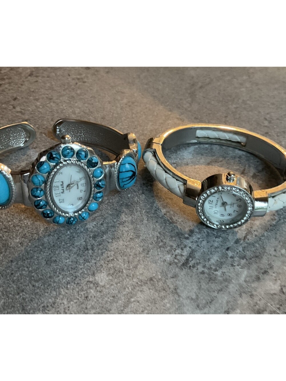 Beautiful Pair Of Vintage Womens Bracelet Watches Both Watches Run Great A2